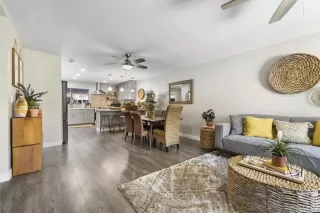 Photo #5: PTP2304570 Listing