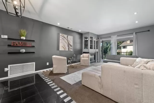 MLS: PTP2304628 Condo For Sale