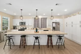 Photo #1: PTP2304638 Listing