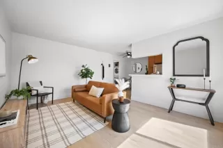 Photo #1: PTP2304870 Listing 