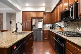 Photo #2: PTP2304875 Listing 