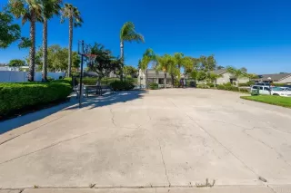 Photo #4: PTP2304877 Listing