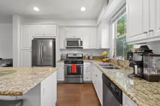 Photo #5: PTP2304967 Listing