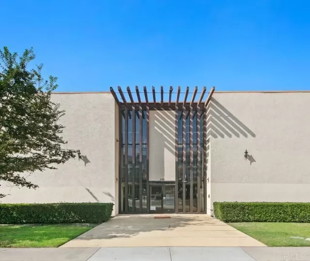 MLS: PTP2305001 Condo For Sale