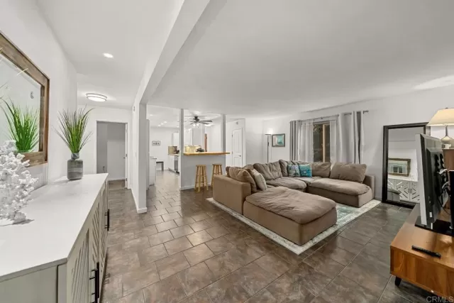 MLS: PTP2305092 Condo For Sale