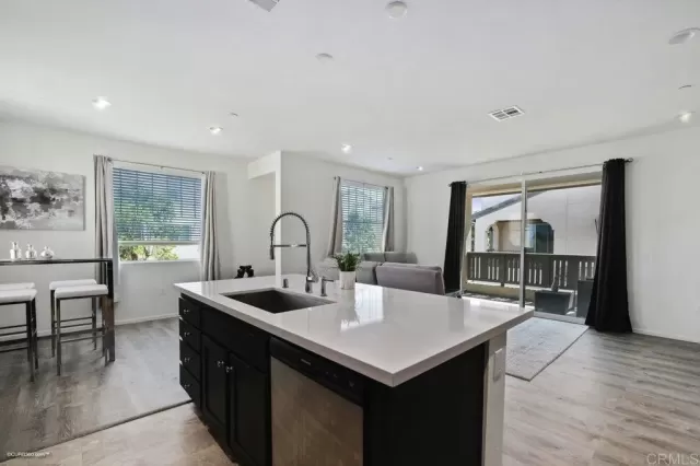 MLS: PTP2305199 Condo For Sale