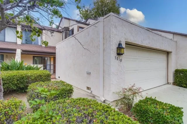 MLS: PTP2305278 Condo For Sale