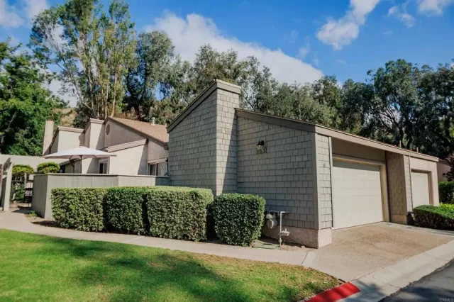 MLS: PTP2305294 Condo For Sale