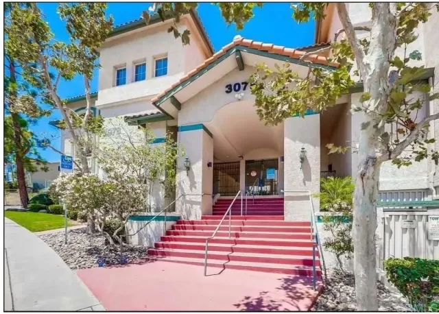 MLS: PTP2305330 Condo For Sale