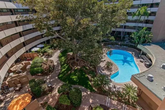 MLS: PTP2305511 Condo For Sale