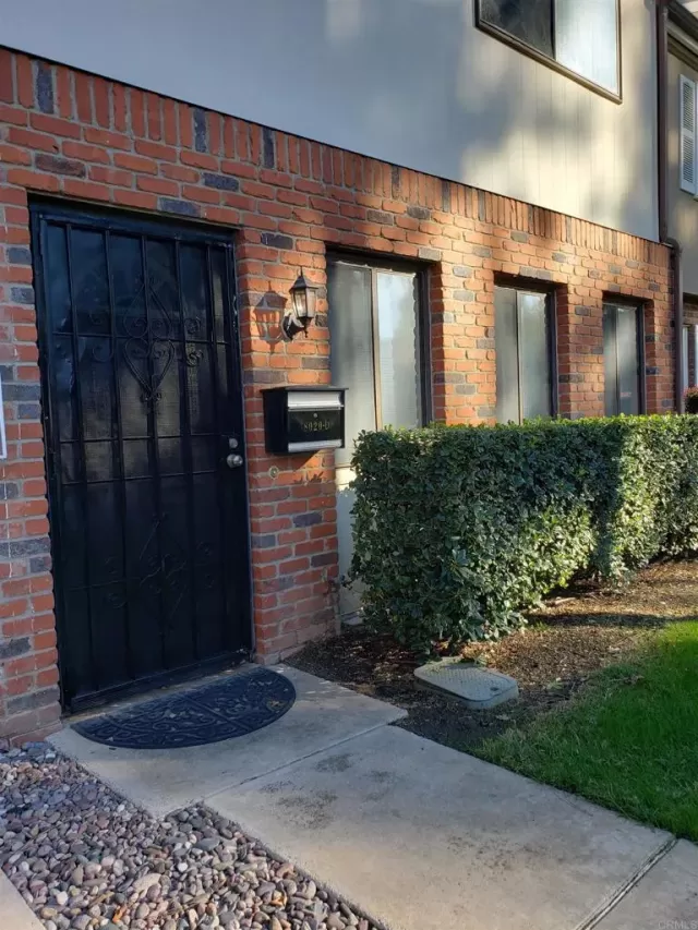 MLS: PTP2305552 Condo For Sale