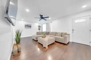 Photo #1: PTP2305589 Listing