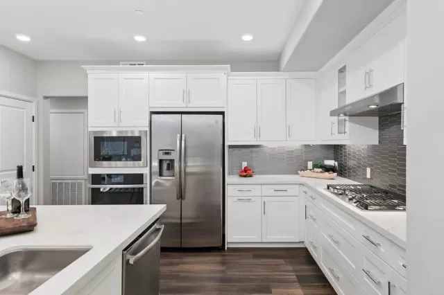 MLS: PTP2305605 Condo For Sale