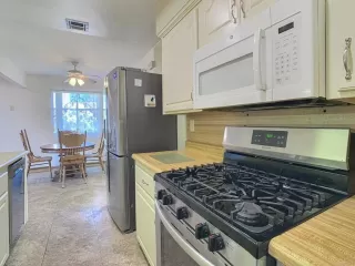 Photo #5: PTP2305756 Listing