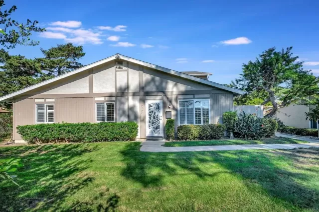 MLS: PTP2305781 Condo For Sale