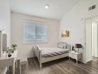 Photo #4: PTP2305835 Listing