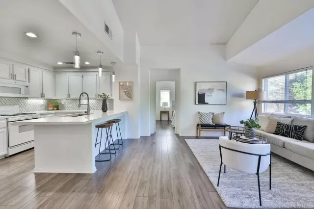 MLS: PTP2305850 Condo For Sale