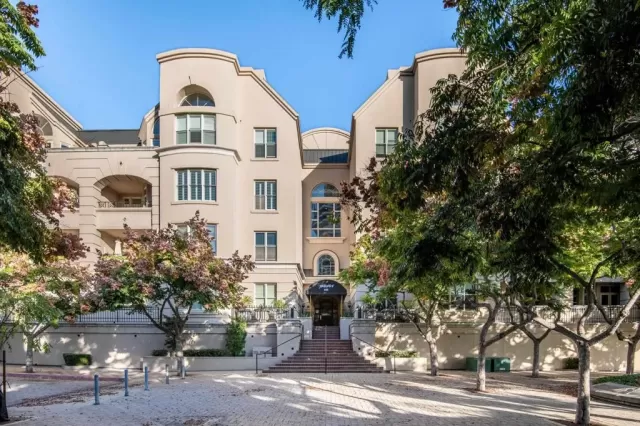 MLS: PTP2305866 Condo For Sale