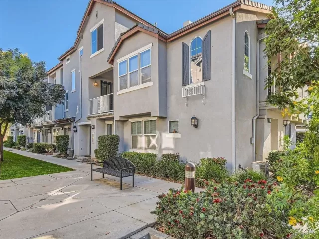 MLS: PTP2306106 Condo For Sale