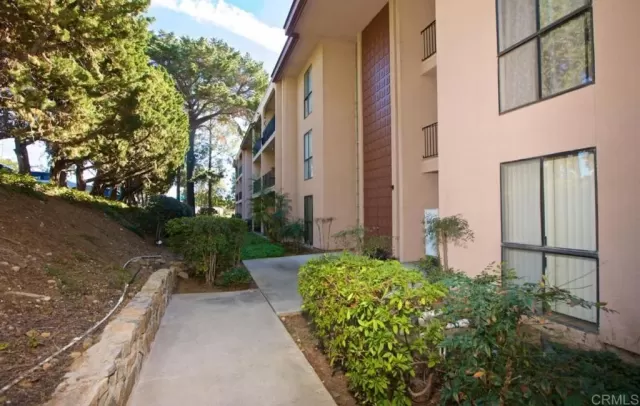 MLS: PTP2306218 Condo For Sale