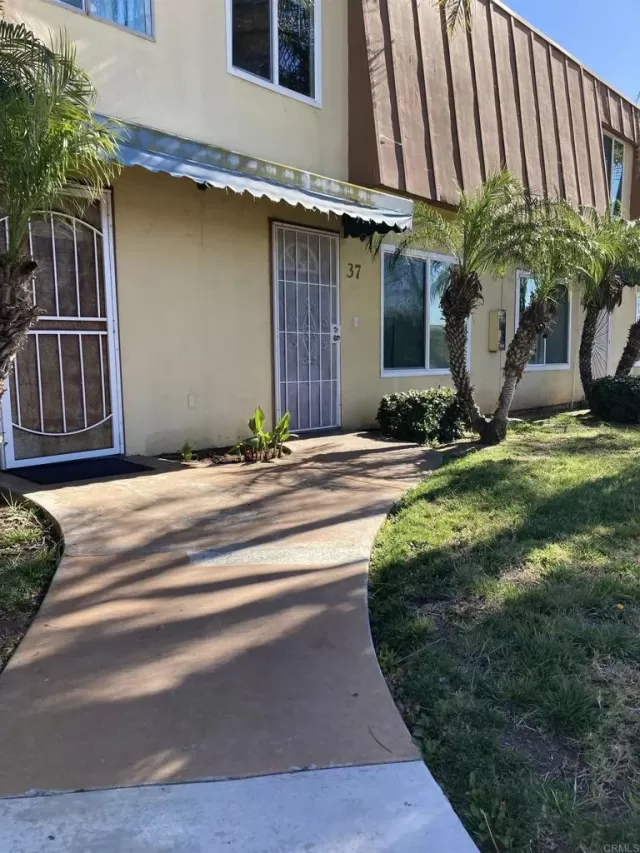 MLS: PTP2400733 Condo For Sale