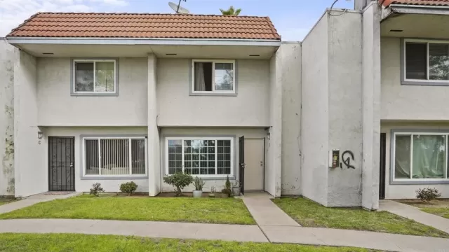 MLS: PTP2401473 Condo For Sale