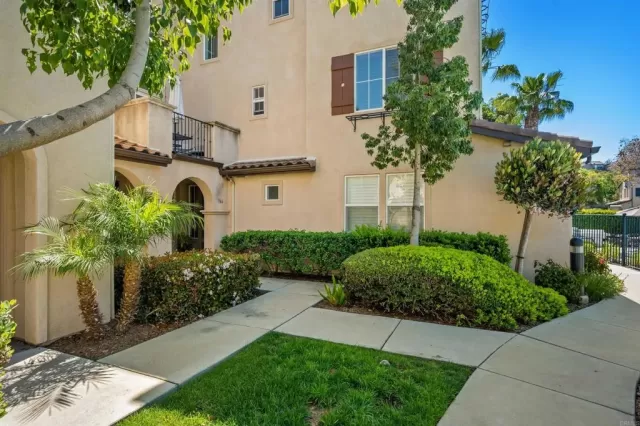 MLS: PTP2401677 Condo For Sale