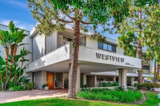 MLS: PTP2402393 Condo For Sale