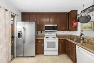 Photo #5: PTP2403037 Listing 