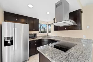 Photo #1: PTP2403376 Listing