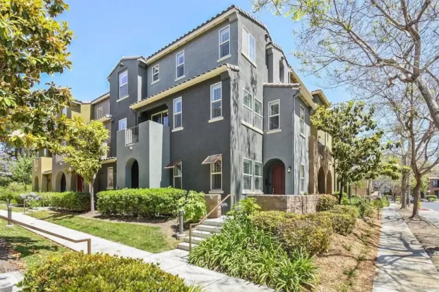 MLS: PTP2403842 Condo For Sale