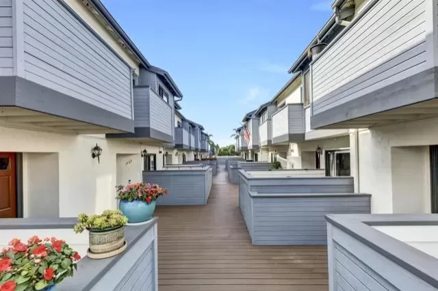 MLS: PTP2403989 Condo For Sale