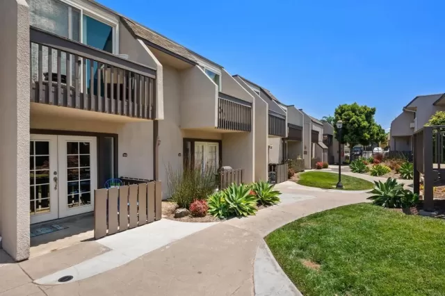 MLS: PTP2404106 Condo For Sale