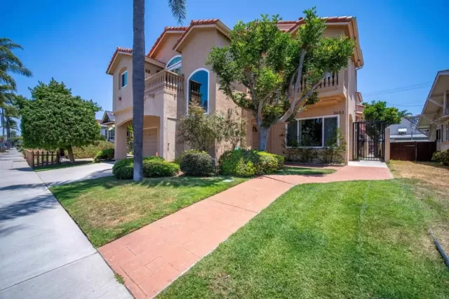 MLS: PTP2404123 Condo For Sale