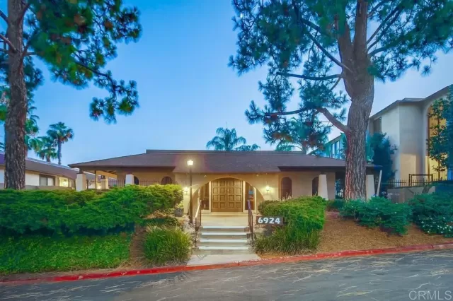 MLS: PTP2404162 Condo For Sale