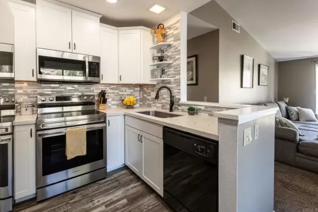 MLS: PTP2404320 Condo For Sale