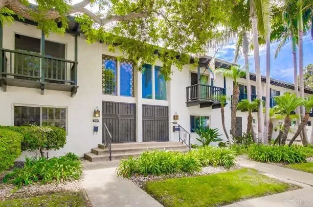 MLS: PTP2404628 Condo For Sale