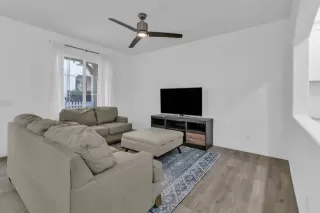 Photo #1: PTP2404660 Listing