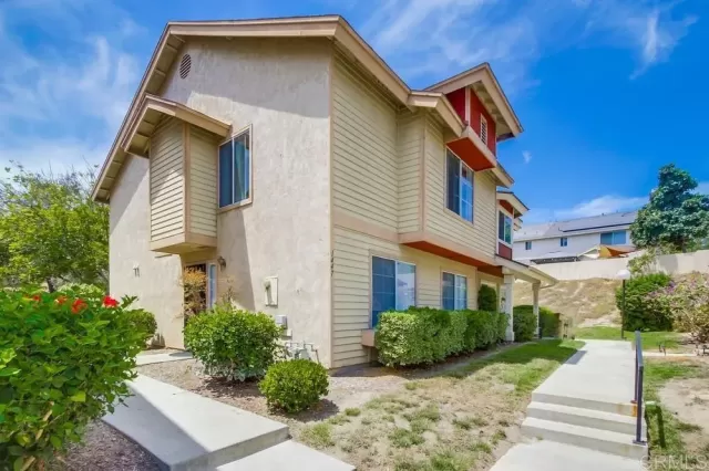 MLS: PTP2404697 Condo For Sale