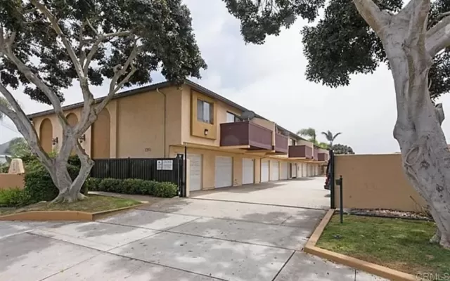 MLS: PTP2405067 Condo For Sale