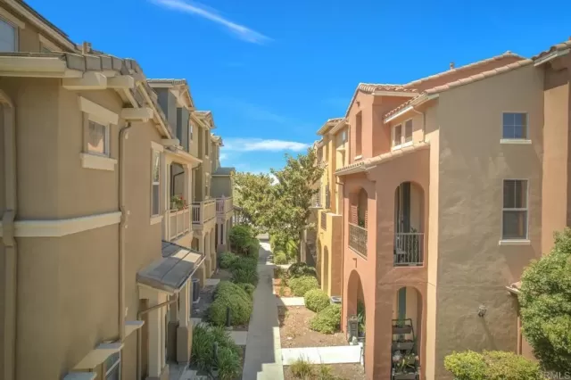 MLS: PTP2405350 Condo For Sale