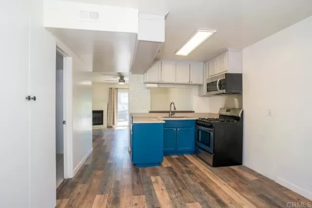 MLS: PTP2405588 Condo For Sale