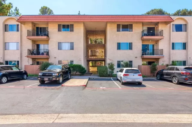 MLS: PTP2405743 Condo For Sale