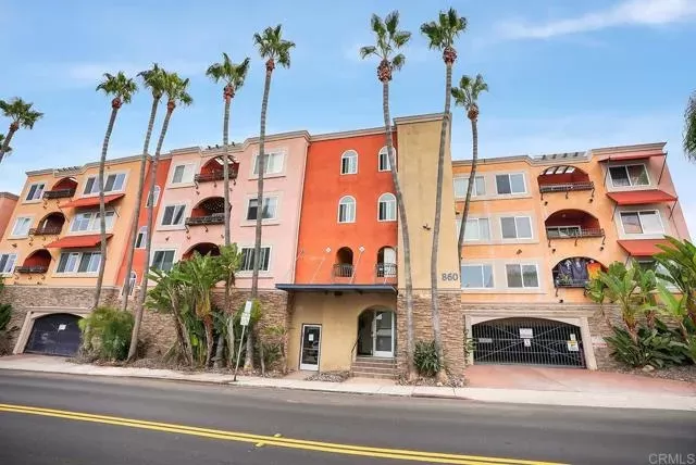 MLS: PTP2405849 Condo For Sale