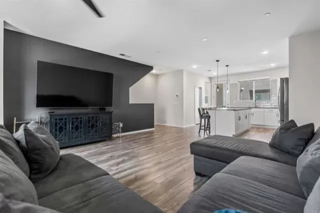 MLS: PTP2405898 Condo For Sale