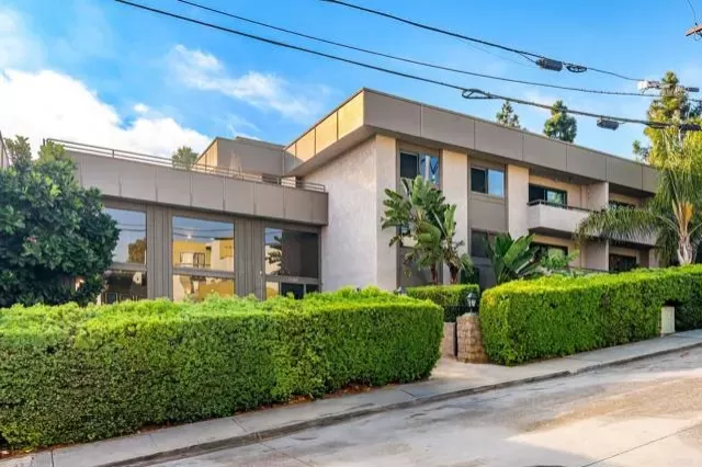 MLS: PTP2406166 Condo For Sale