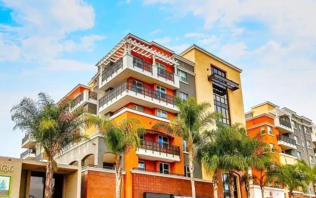 MLS: PTP2406194 Condo For Sale