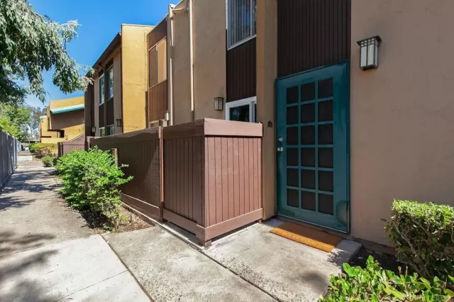 MLS: PTP2406239 Condo For Sale