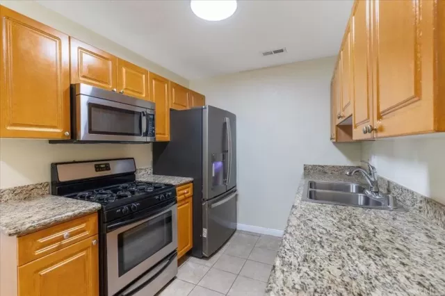 MLS: PTP2406331 Condo For Sale