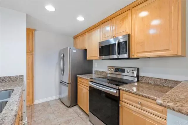 MLS: PTP2406358 Condo For Sale